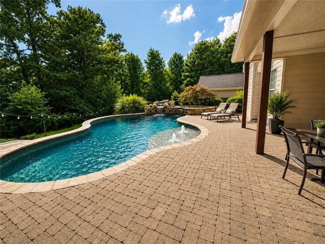 110 Northlake Trail, Canton, GA 30114