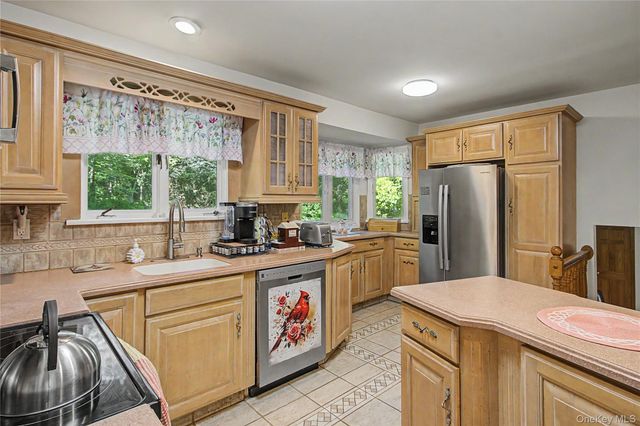 21 Blueberry Lane, Stormville, NY 12582