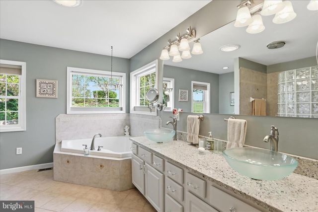 6518 BENT OAK DRIVE, Fayetteville, PA 17222