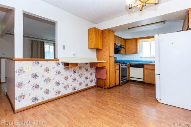 13912 Clinton River Road, Sterling Heights, MI 48313
