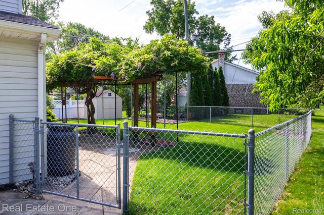 13912 Clinton River Road, Sterling Heights, MI 48313