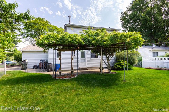 13912 Clinton River Road, Sterling Heights, MI 48313