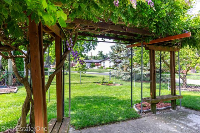 13912 Clinton River Road, Sterling Heights, MI 48313