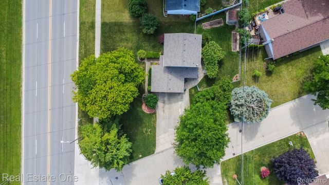 13912 Clinton River Road, Sterling Heights, MI 48313