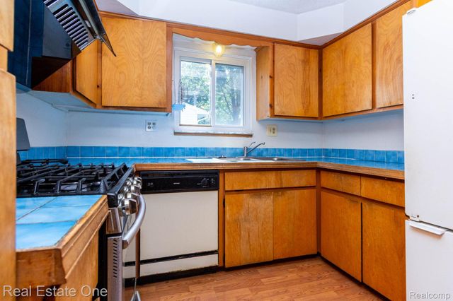 13912 Clinton River Road, Sterling Heights, MI 48313