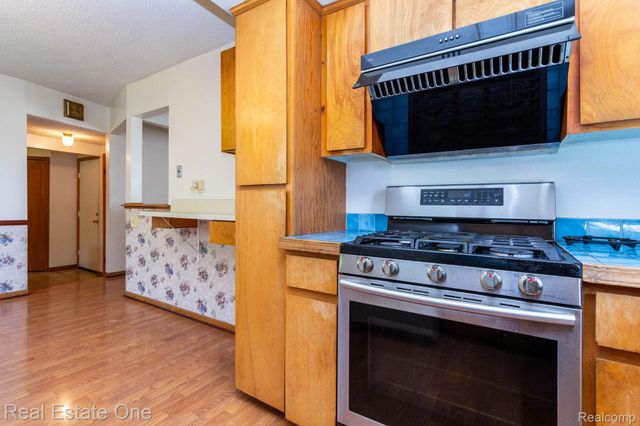 13912 Clinton River Road, Sterling Heights, MI 48313
