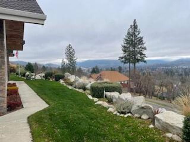 1882 NW Sunview Place, Grants Pass, OR 97526