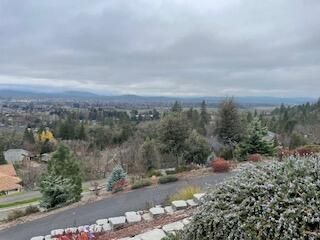1882 NW Sunview Place, Grants Pass, OR 97526