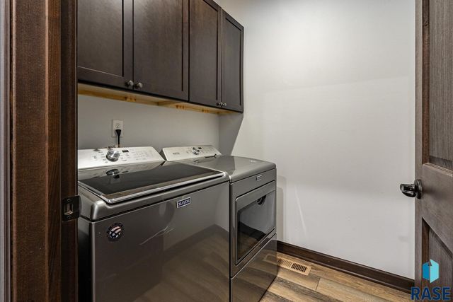 220 N Elm St Street, Lennox, SD 57039