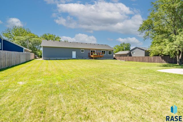 220 N Elm St Street, Lennox, SD 57039