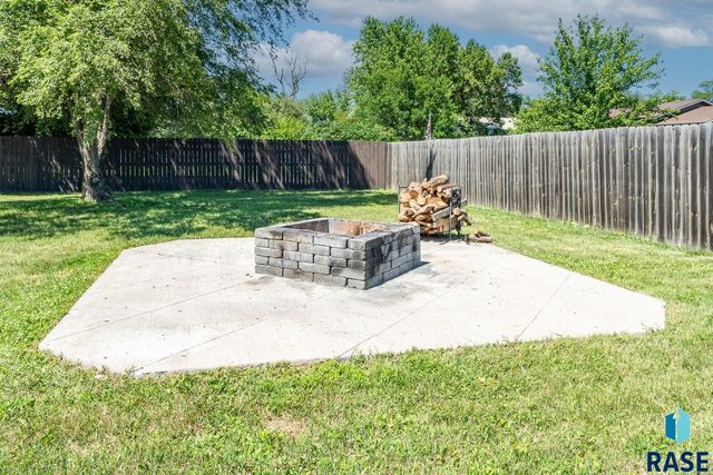 220 N Elm St Street, Lennox, SD 57039