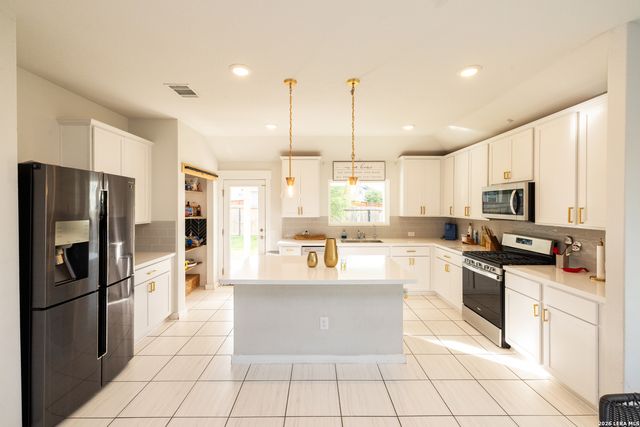 5127 WELLS PARK, Marion, TX 78124