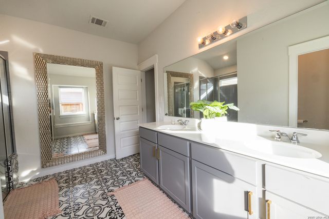 5127 WELLS PARK, Marion, TX 78124
