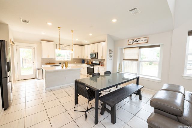 5127 WELLS PARK, Marion, TX 78124