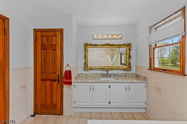305 Old York Rd, Raritan Twp., NJ 08822