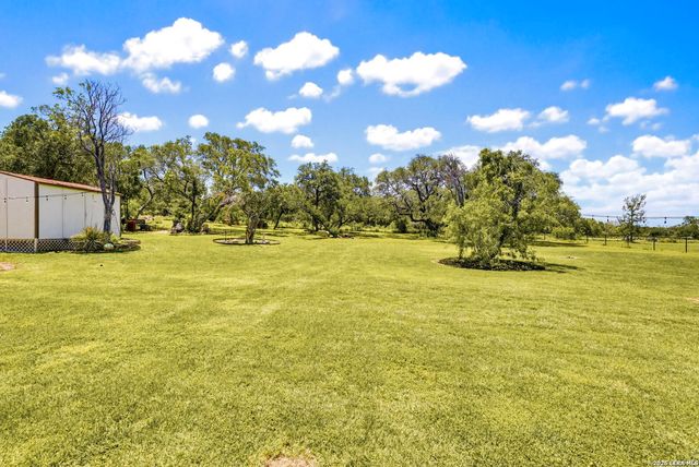 381 PRIVATE ROAD 3702, San Antonio, TX 78253