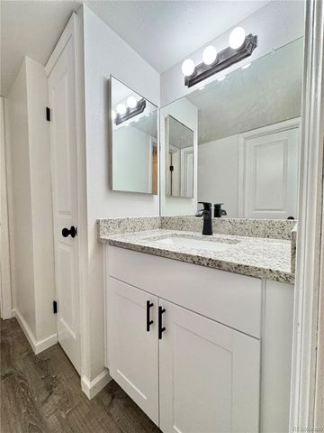 481 S Kalispell Way 102, Aurora, CO 80017