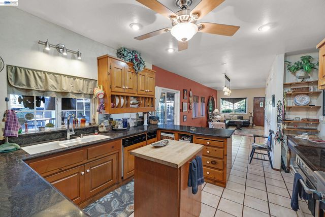 1177 Thiel Rd, Hayward, CA 94544