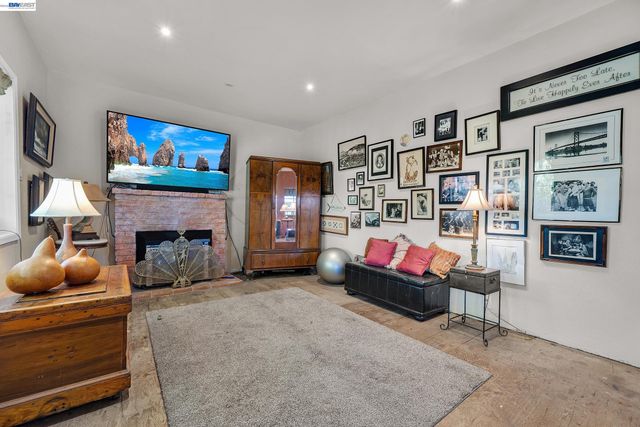 1177 Thiel Rd, Hayward, CA 94544