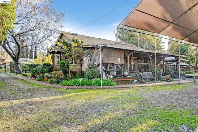 1177 Thiel Rd, Hayward, CA 94544