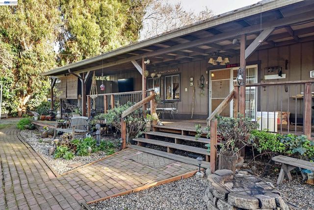 1177 Thiel Rd, Hayward, CA 94544