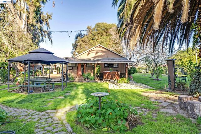 1177 Thiel Rd, Hayward, CA 94544