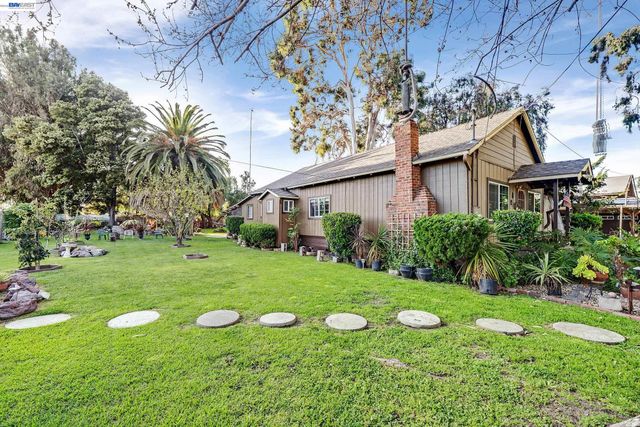 1177 Thiel Rd, Hayward, CA 94544