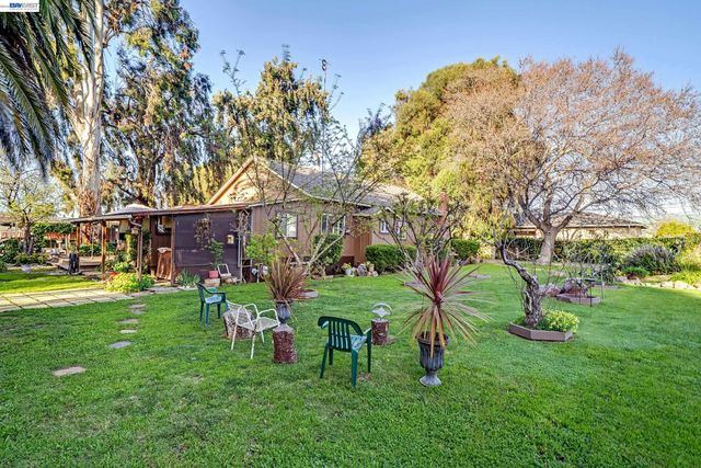 1177 Thiel Rd, Hayward, CA 94544