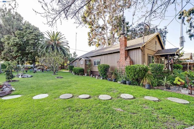 1177 Thiel Rd, Hayward, CA 94544