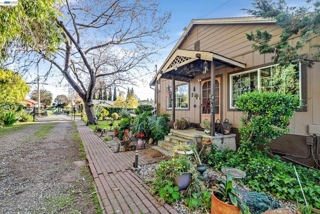 1177 Thiel Rd, Hayward, CA 94544