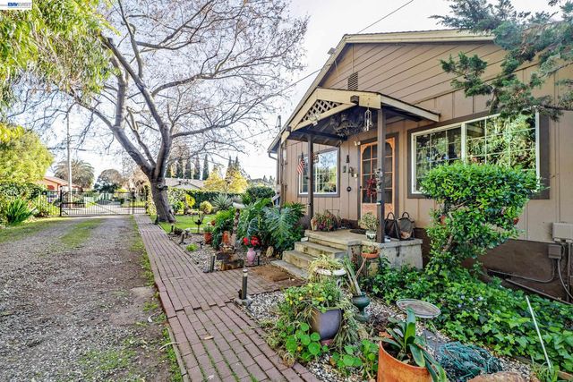 1177 Thiel Rd, Hayward, CA 94544