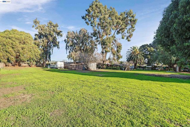 1177 Thiel Rd, Hayward, CA 94544