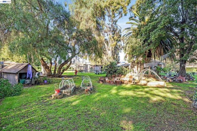 1177 Thiel Rd, Hayward, CA 94544
