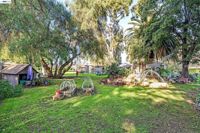 1177 Thiel Rd, Hayward, CA 94544