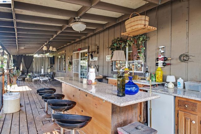 1177 Thiel Rd, Hayward, CA 94544