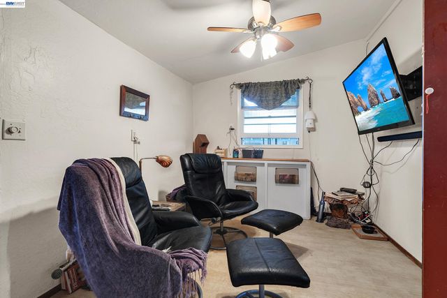 1177 Thiel Rd, Hayward, CA 94544