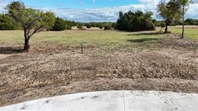 000 Latigo Court, Oak Leaf, TX 75154