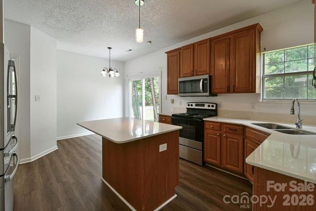 8406 Bedford Green Lane, Charlotte, NC 28215