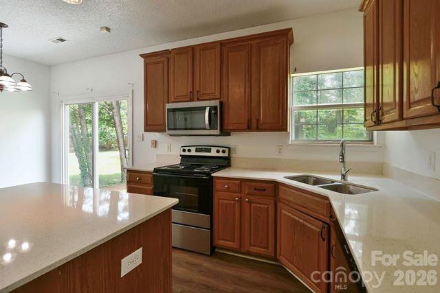 8406 Bedford Green Lane, Charlotte, NC 28215