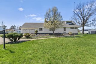 4423 Broadway Avenue NE, Louisville, OH 44641