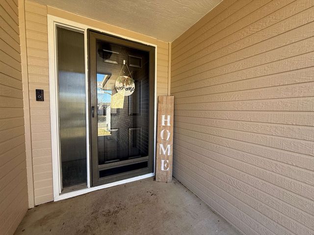 2335 S Cypress St, Wichita, KS 67207