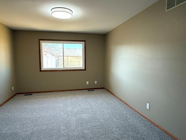 2335 S Cypress St, Wichita, KS 67207