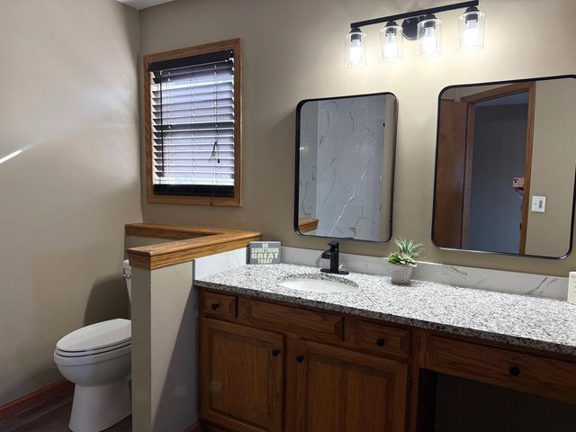 2335 S Cypress St, Wichita, KS 67207