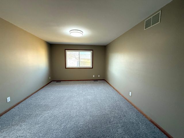 2335 S Cypress St, Wichita, KS 67207