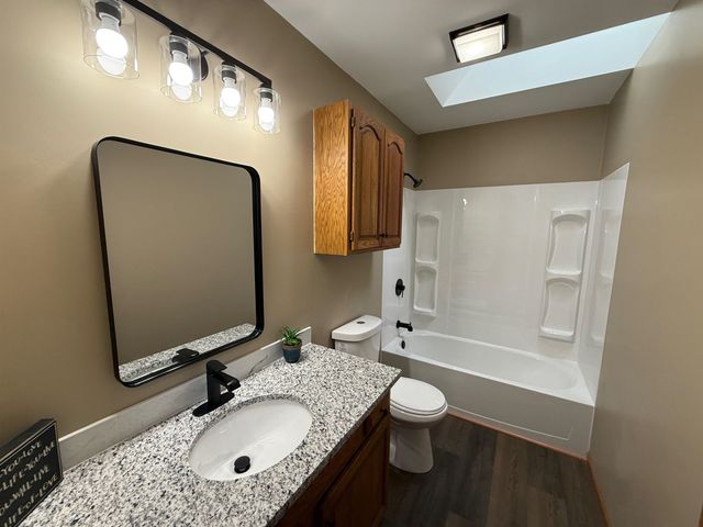 2335 S Cypress St, Wichita, KS 67207