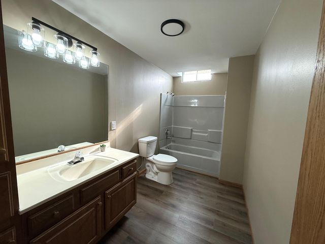 2335 S Cypress St, Wichita, KS 67207