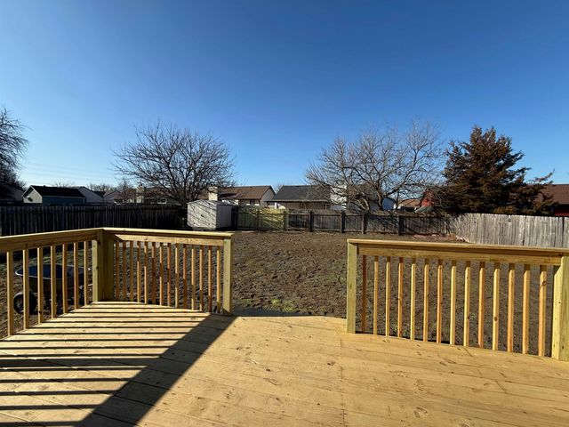 2335 S Cypress St, Wichita, KS 67207