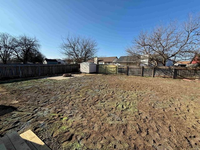 2335 S Cypress St, Wichita, KS 67207