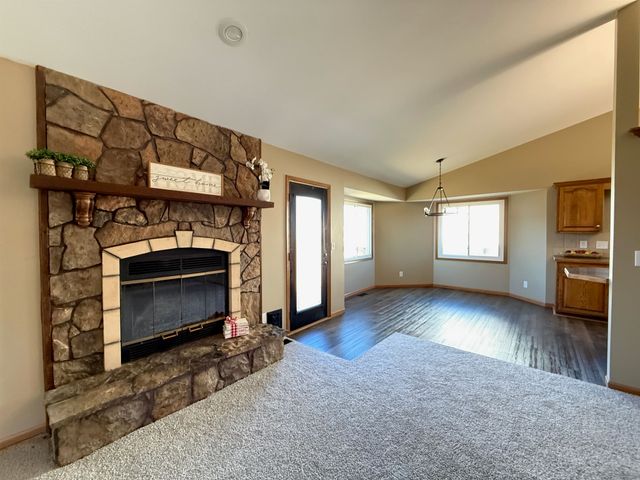 2335 S Cypress St, Wichita, KS 67207