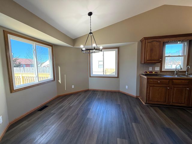 2335 S Cypress St, Wichita, KS 67207